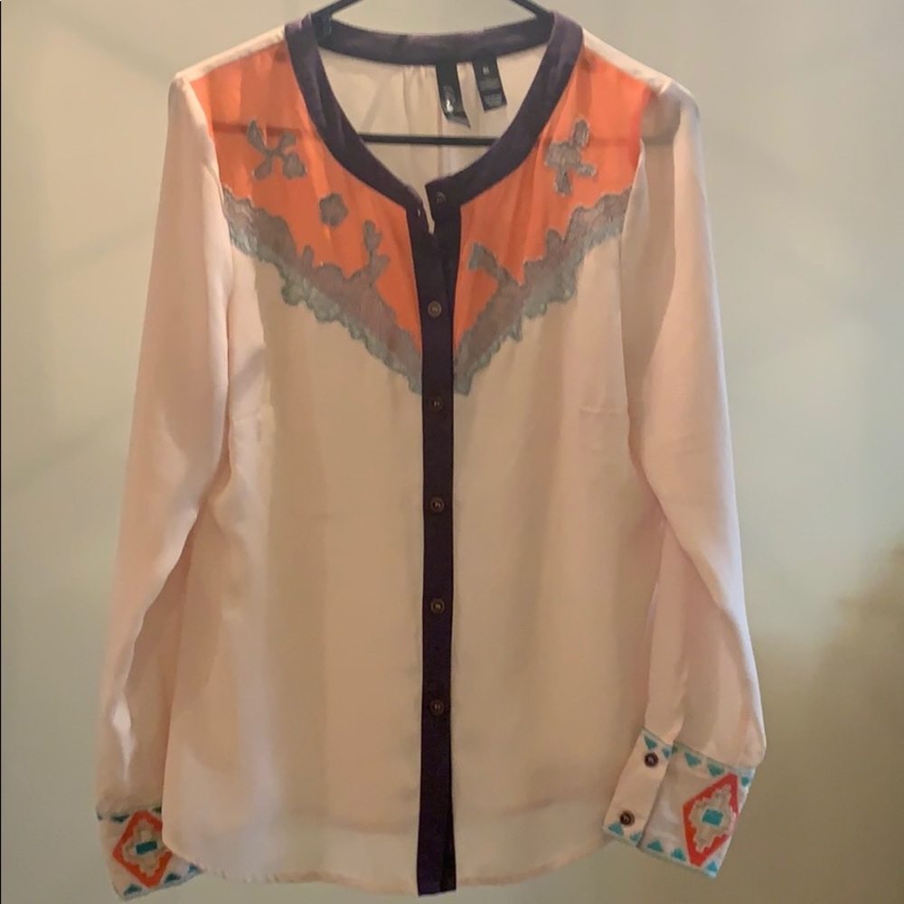 Ladies BKE Boutique blouse